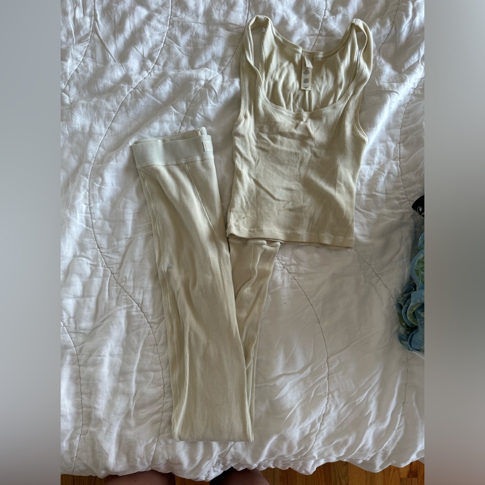 SKIMS thermal set